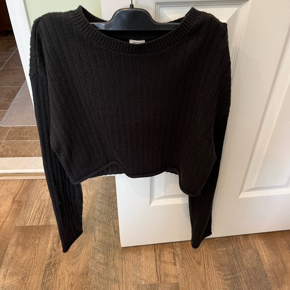 Black Ribbed Knit Cropped Sweater
